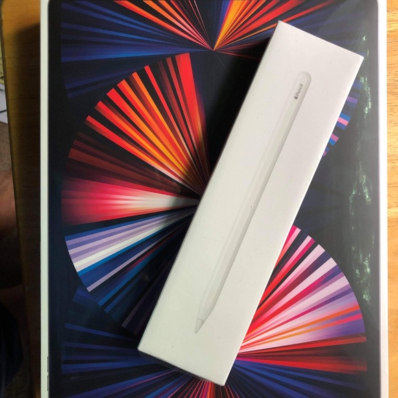 Apple iPad Pro 5th Generation 256GB,5G SIM CARD,Magic Keyboard & Apple Pencil .